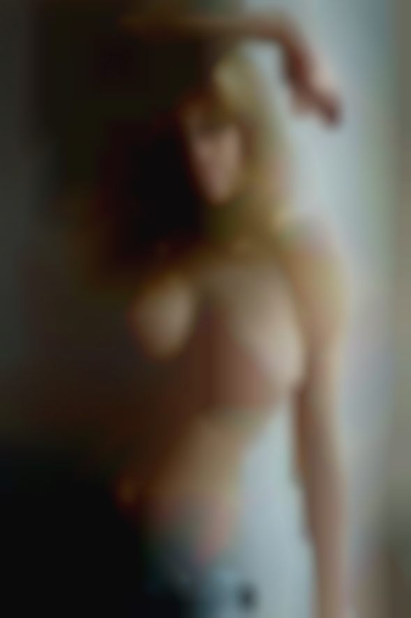 Curymatures women at nudebeach.